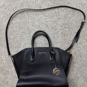Michael Kors Satchel Bag Womens Medium Black Leather Zip Handle Crossbody Charm